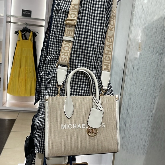 Michael Kors Mirella Small Shopper Top Zip Logo Crossbody XBODY
Optic White
NWT - Picture 11 of 16